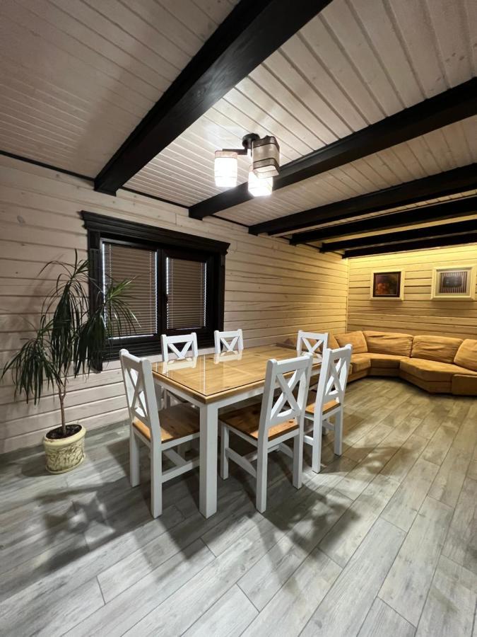 Villa Family House Truskavets Modrychi エクステリア 写真